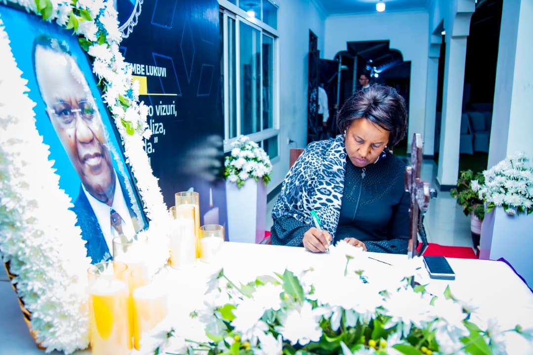 RC DODOMA AWASILI NYUMBANI KWA MHE. LUKUVI KUTOA POLE